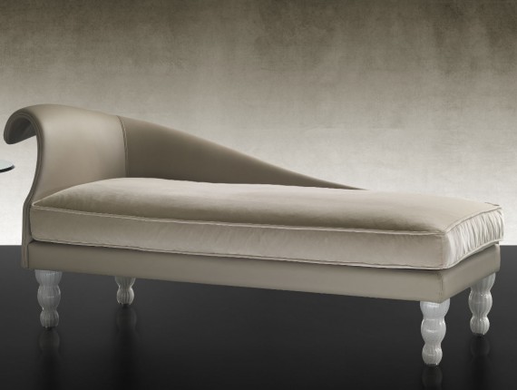 Банкетка для гостиной