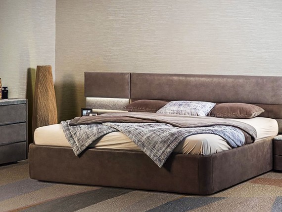 Большое мягкое изголовье кровати