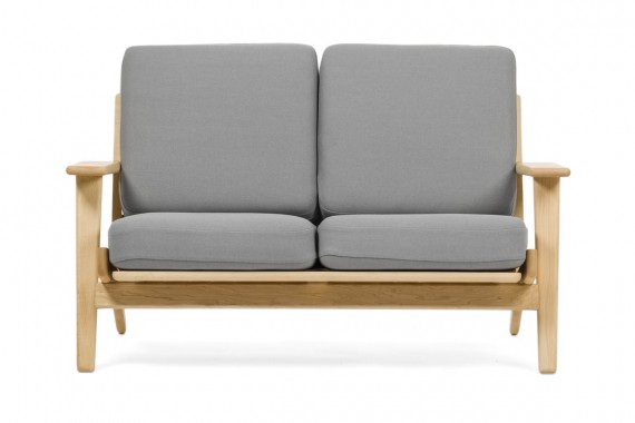 С деревянными подлокотниками