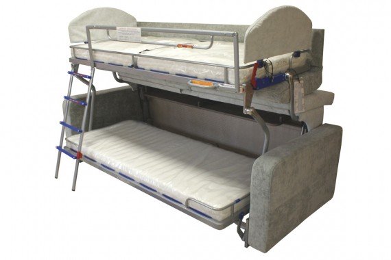 Оснащен ортопедическими матрасами